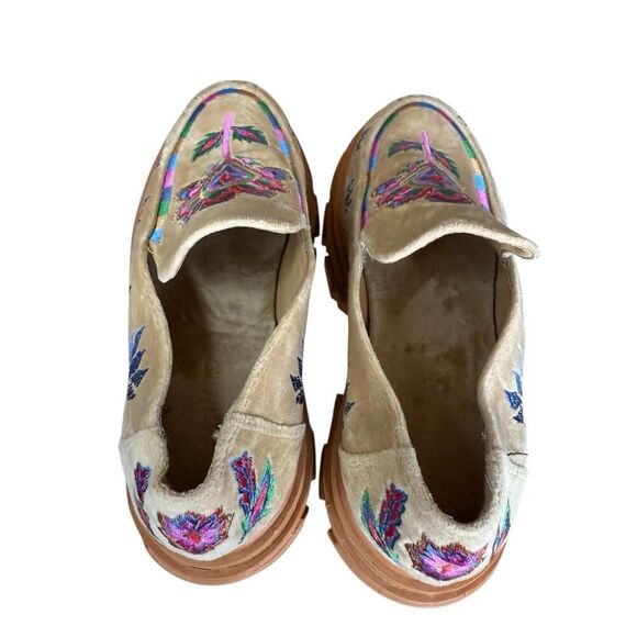 Farm Rio Embroidered Velvet Platform Loafers Beige US 8 Tropical Floral Chic - Picture 8 of 13